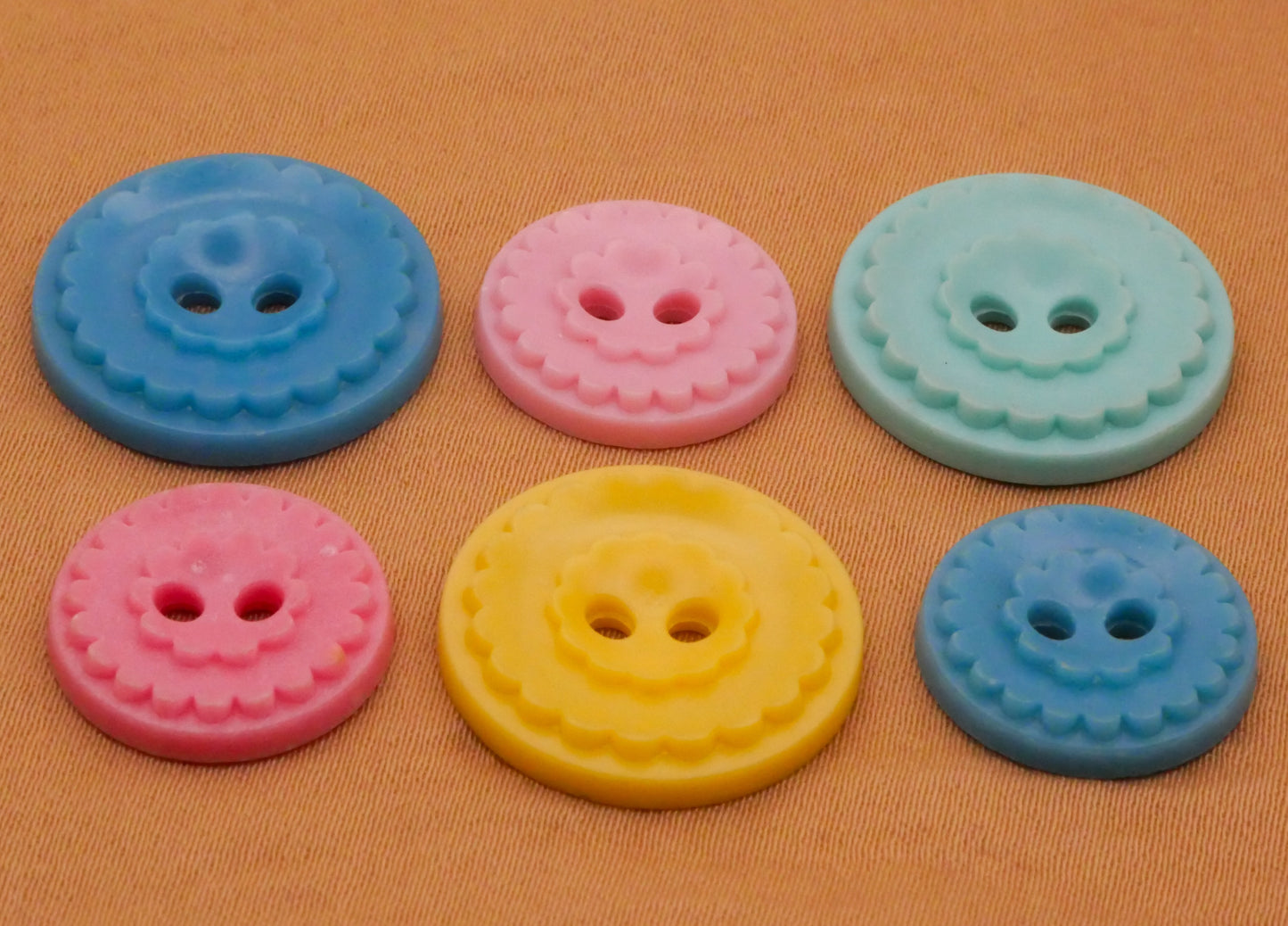 Flower Scallop Pastel Housecoat Plastic Button Various 15-19mm