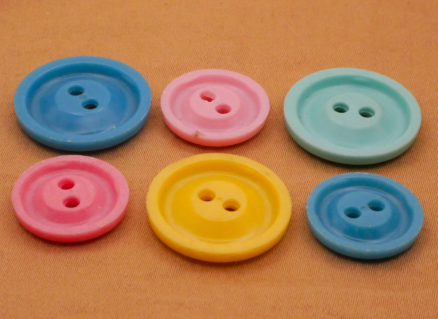 Flower Scallop Pastel Housecoat Plastic Button Various 15-19mm