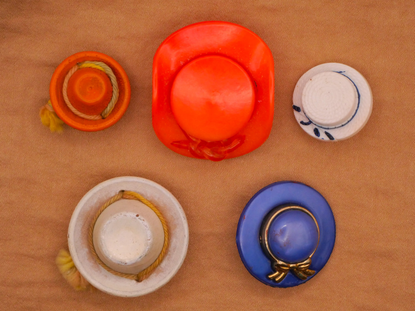Summer Hat Vintage Plastic or Wood Button Various 19-34mm