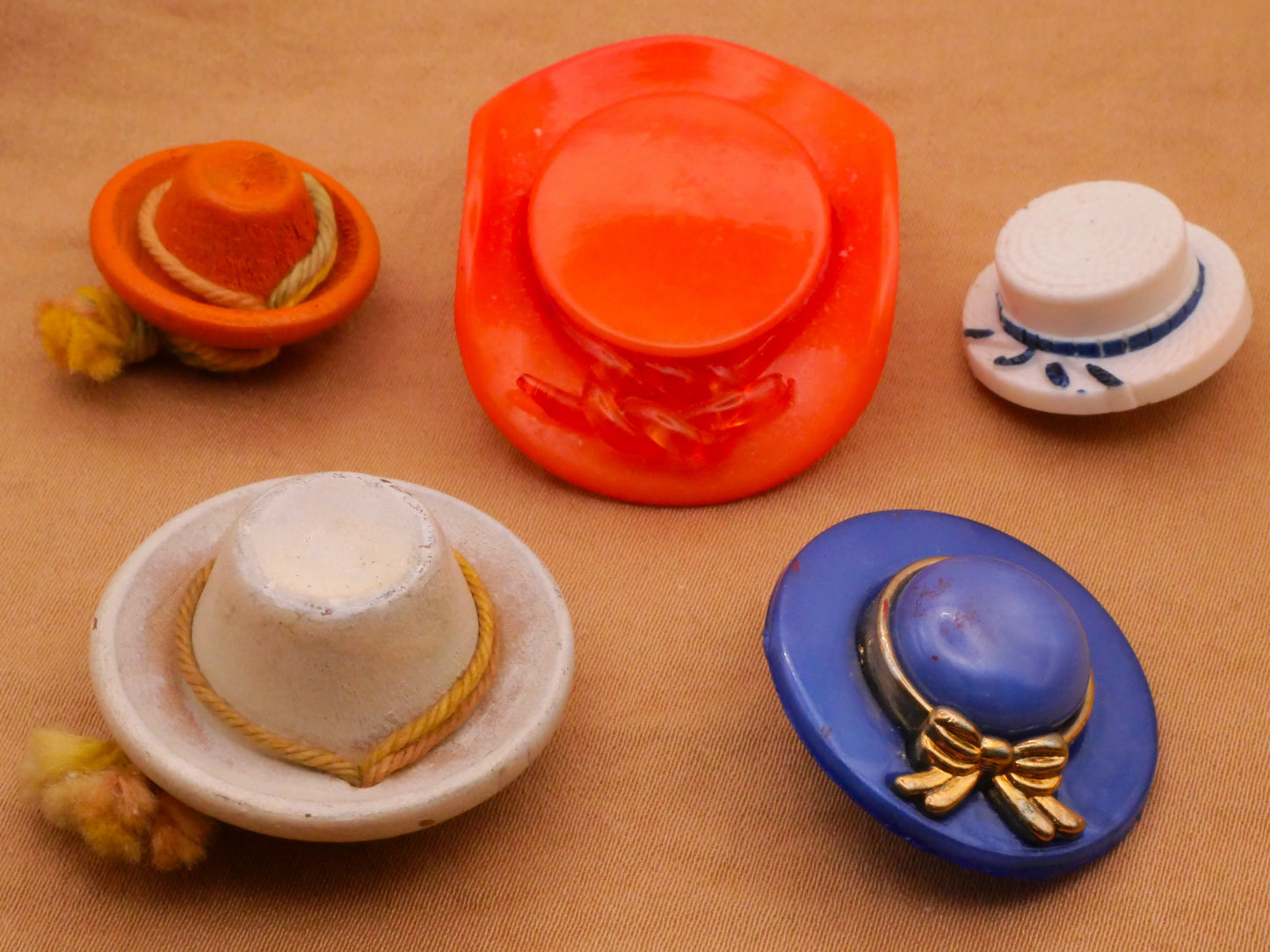 Summer Hat Vintage Plastic or Wood Button Various 19-34mm
