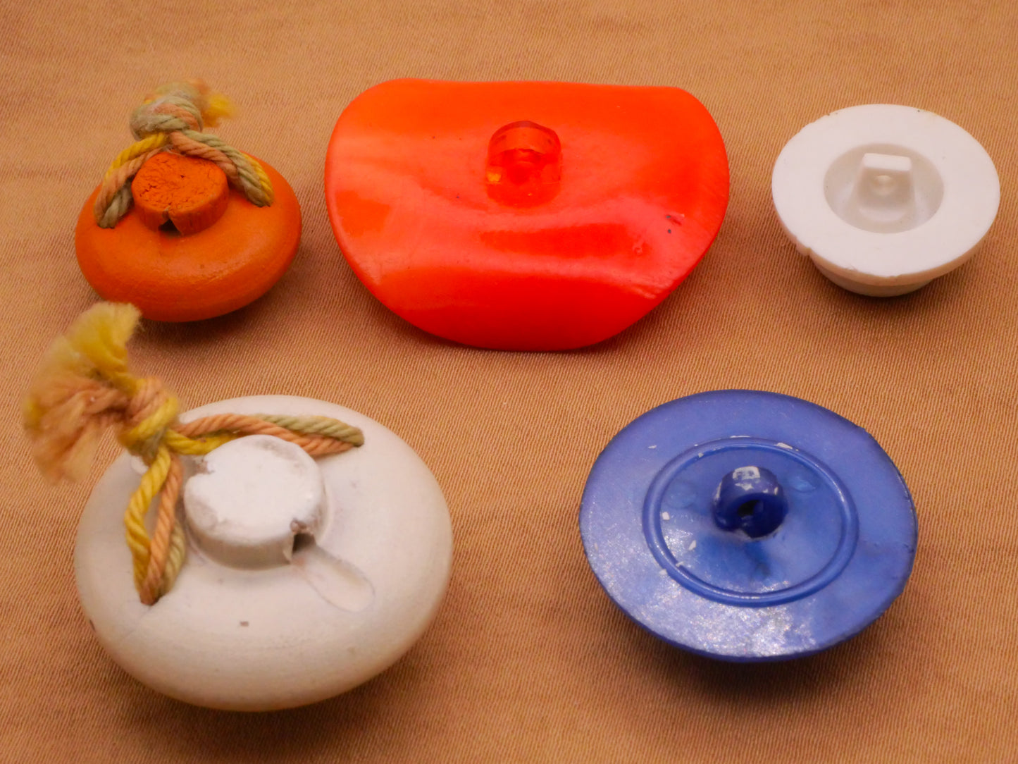 Summer Hat Vintage Plastic or Wood Button Various 19-34mm