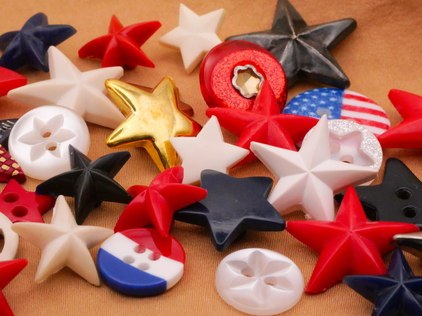 Star Patriotic Vintage New Plastic Assorted Set of Ten Buttons 12-24mm