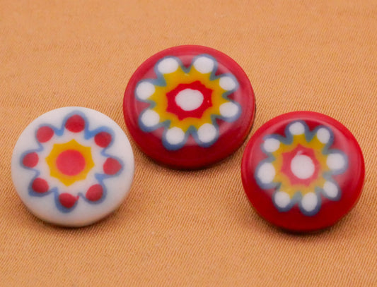 Firework Flower Design in Plastic Vintage Button Various 13-14mm