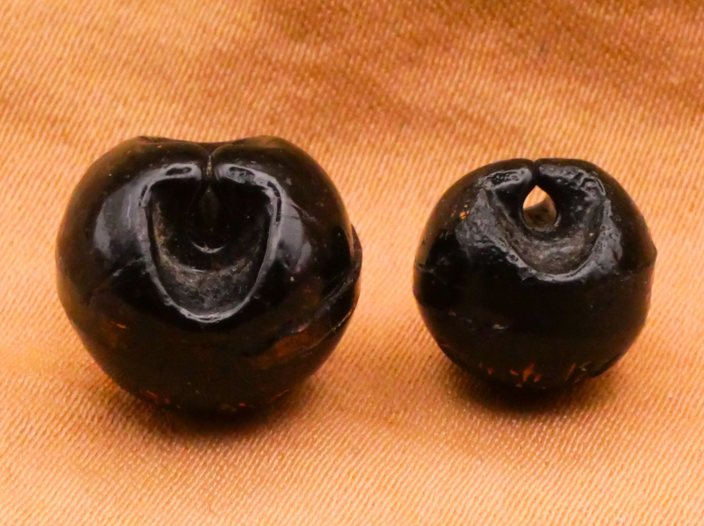 Flower Bouquet Gold Black Glass Button Various 10-12mm