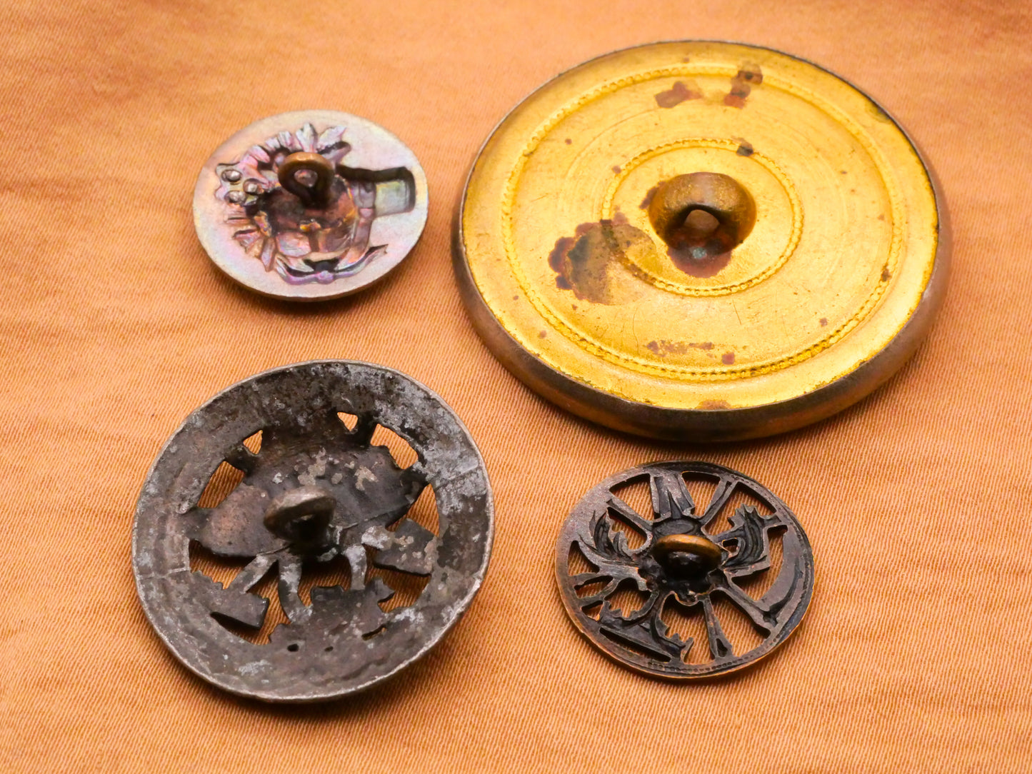 Flower Basket Bouquet Victorian Metal Button Various 18-39mm