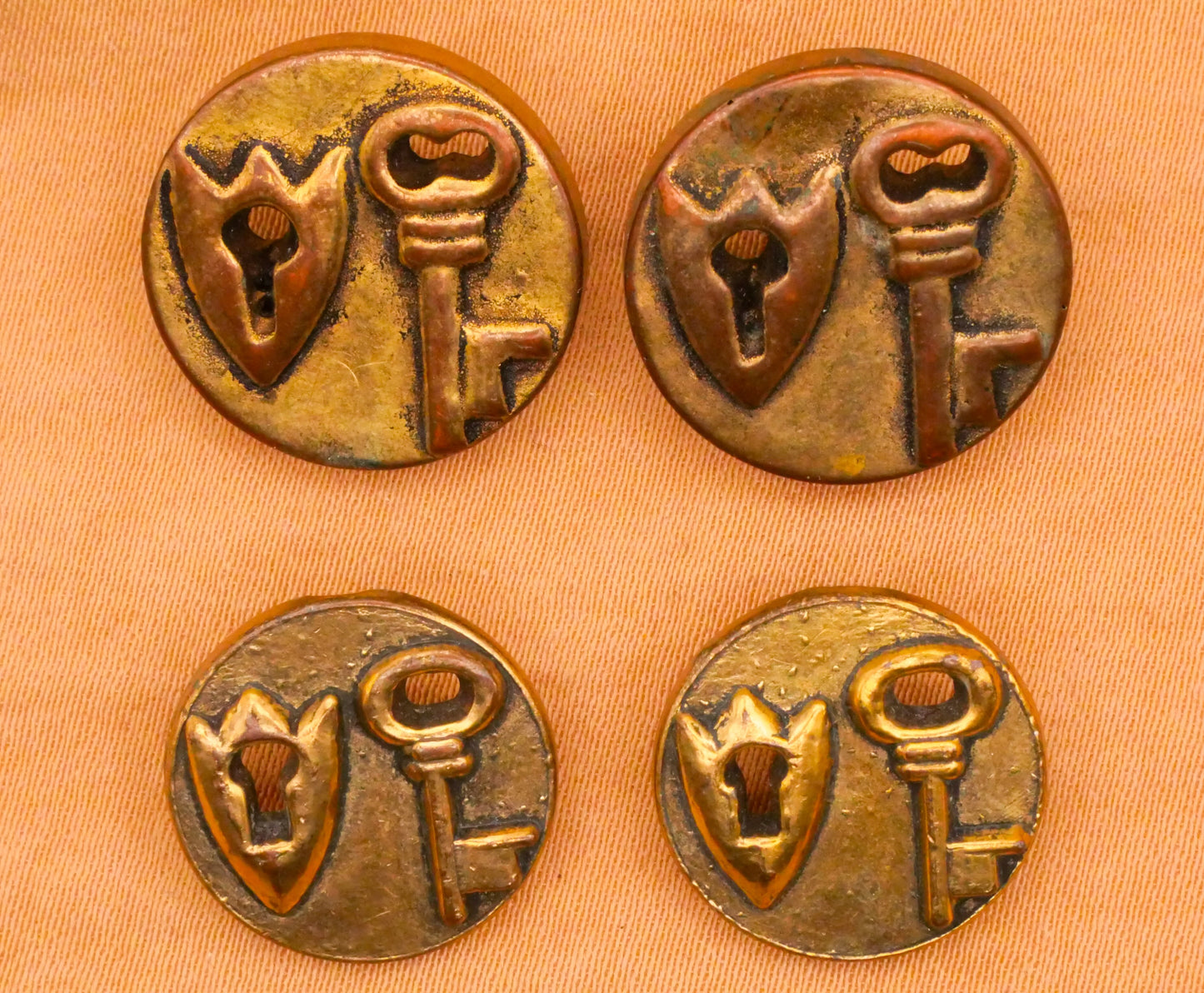 Lock Key Motif Vintage Button Various 16-18mm