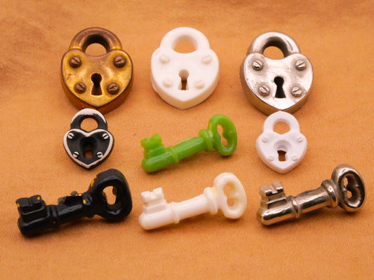 Lock or Key Vintage Goofy Goofie Early Plastic Button Various 9-26mm