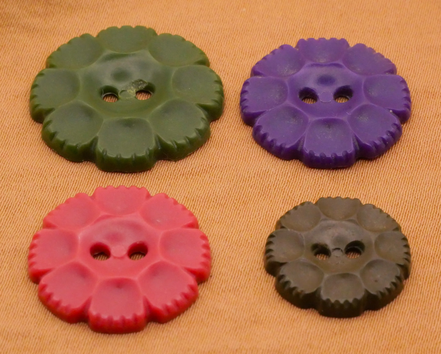 Flower Petals Housecoat Early Plastic Button Various 15-22mm