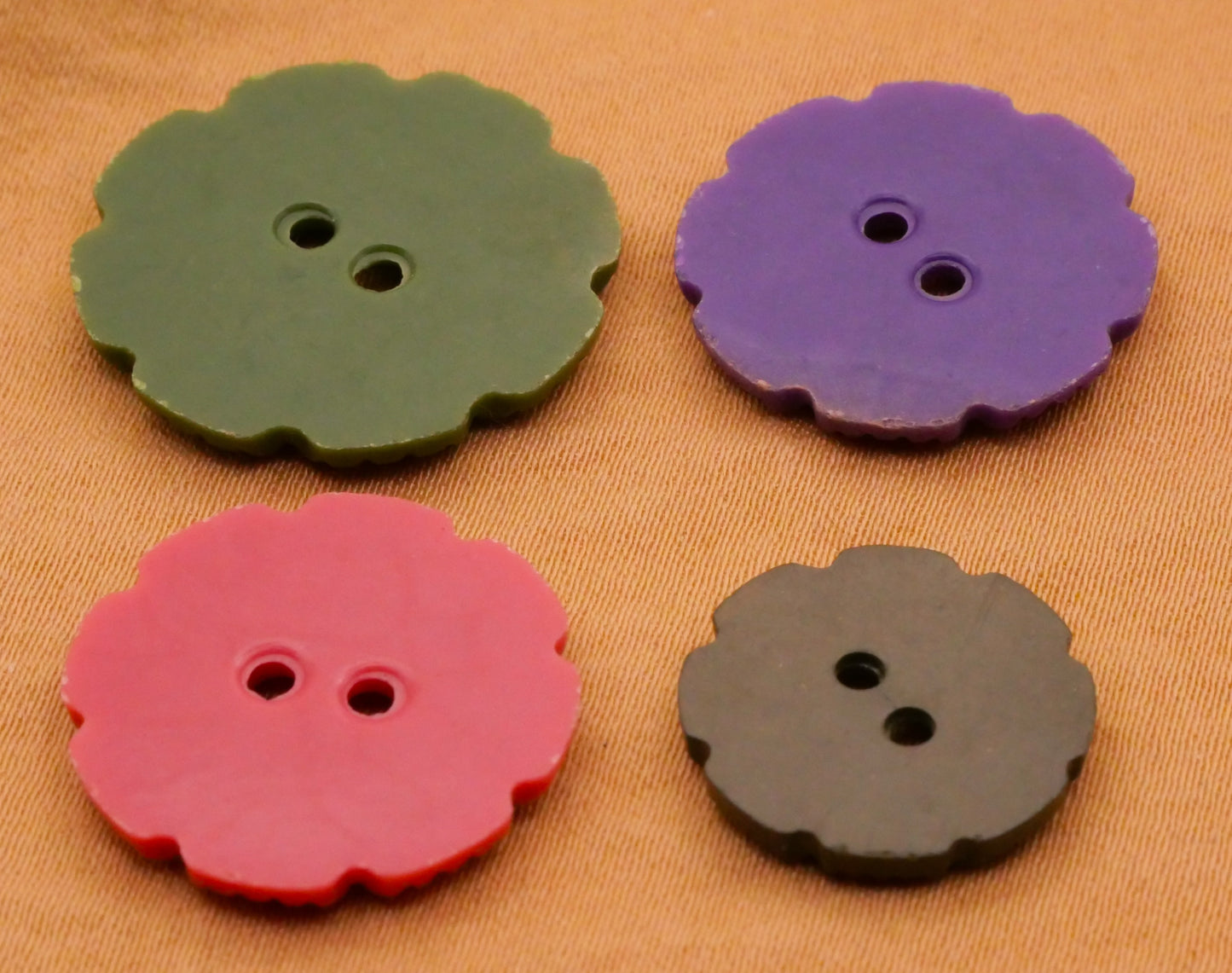 Flower Petals Housecoat Early Plastic Button Various 15-22mm