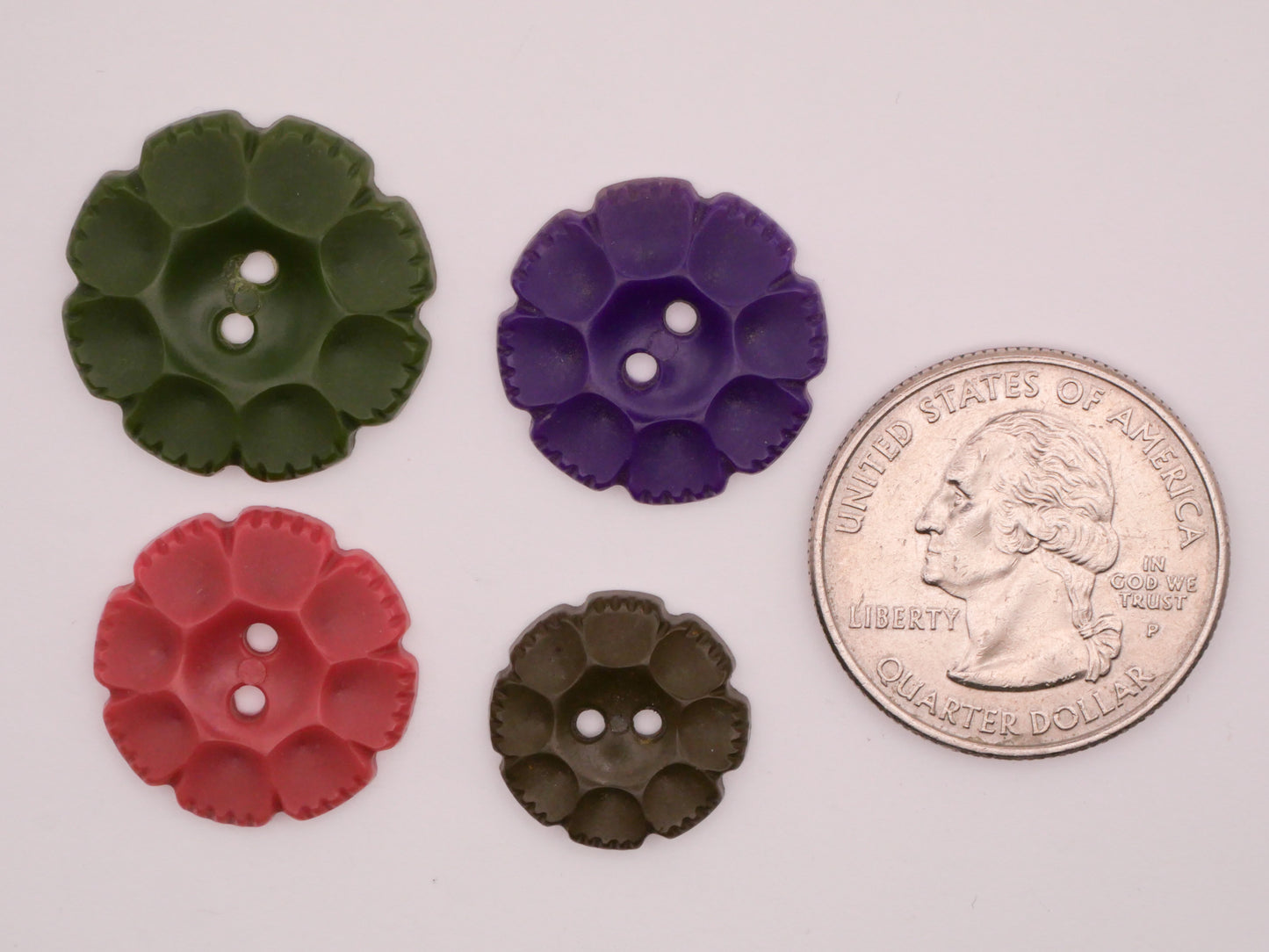 Flower Petals Housecoat Early Plastic Button Various 15-22mm