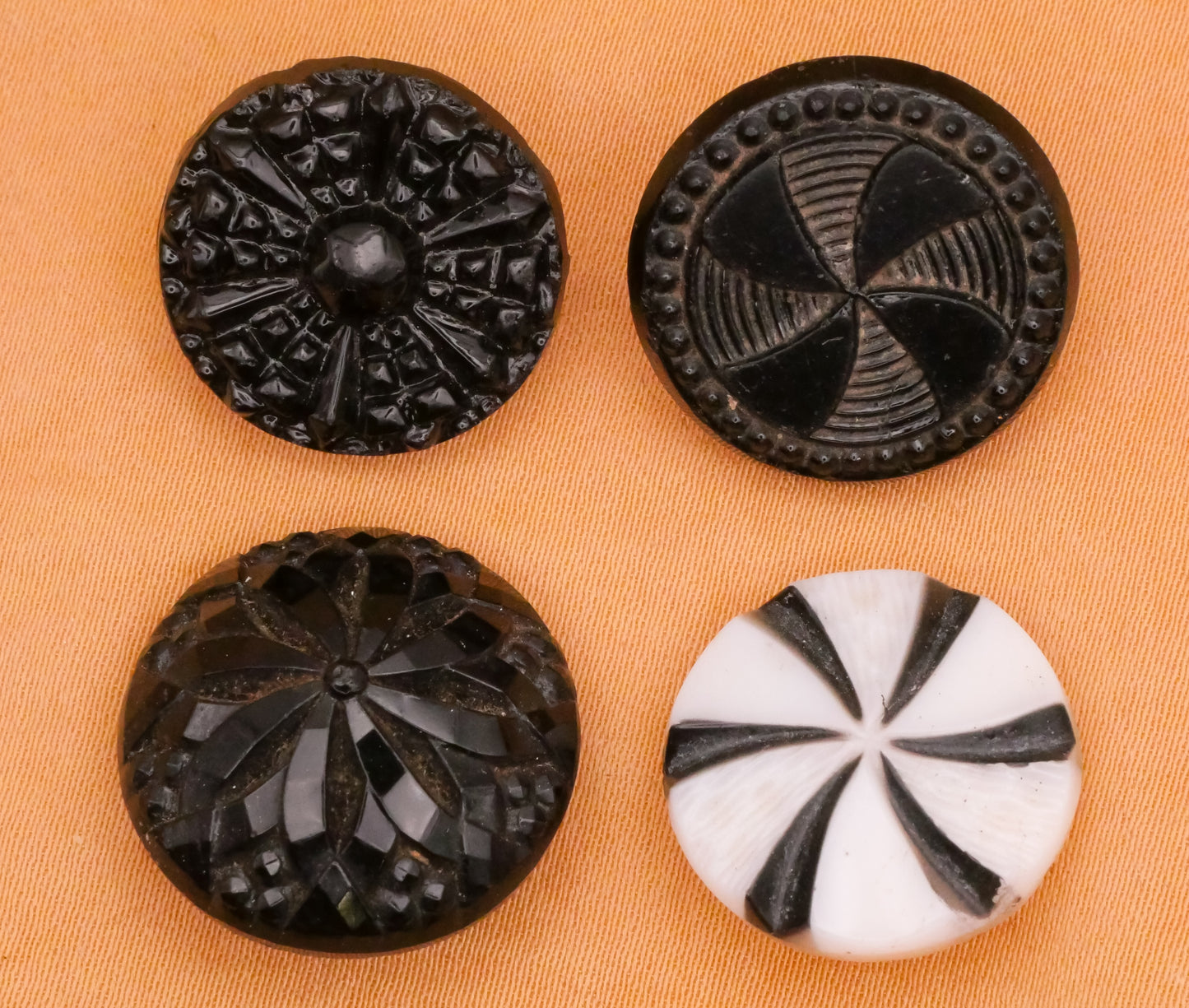 Pinwheel Fan Black or White Glass Button Various 18-20mm
