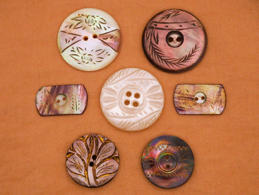 Leaf Foliage Design Etch Carved Mother of Pearl Button Various 10-22mm