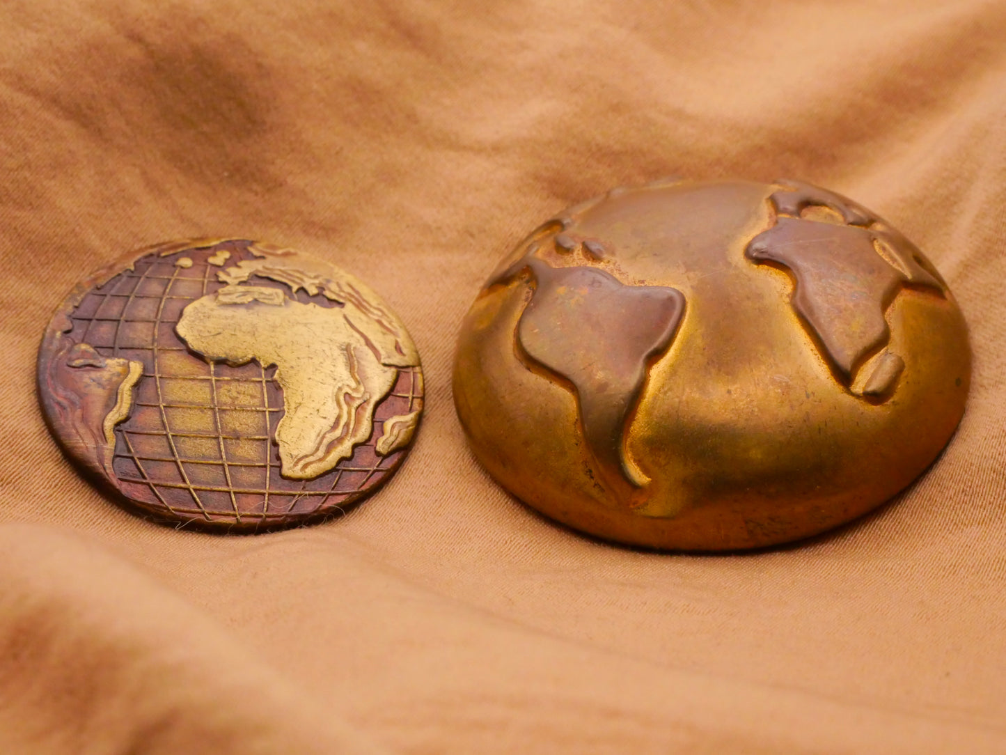 Earth Globe Vintage Brass Look Metal Button Various 29-38mm