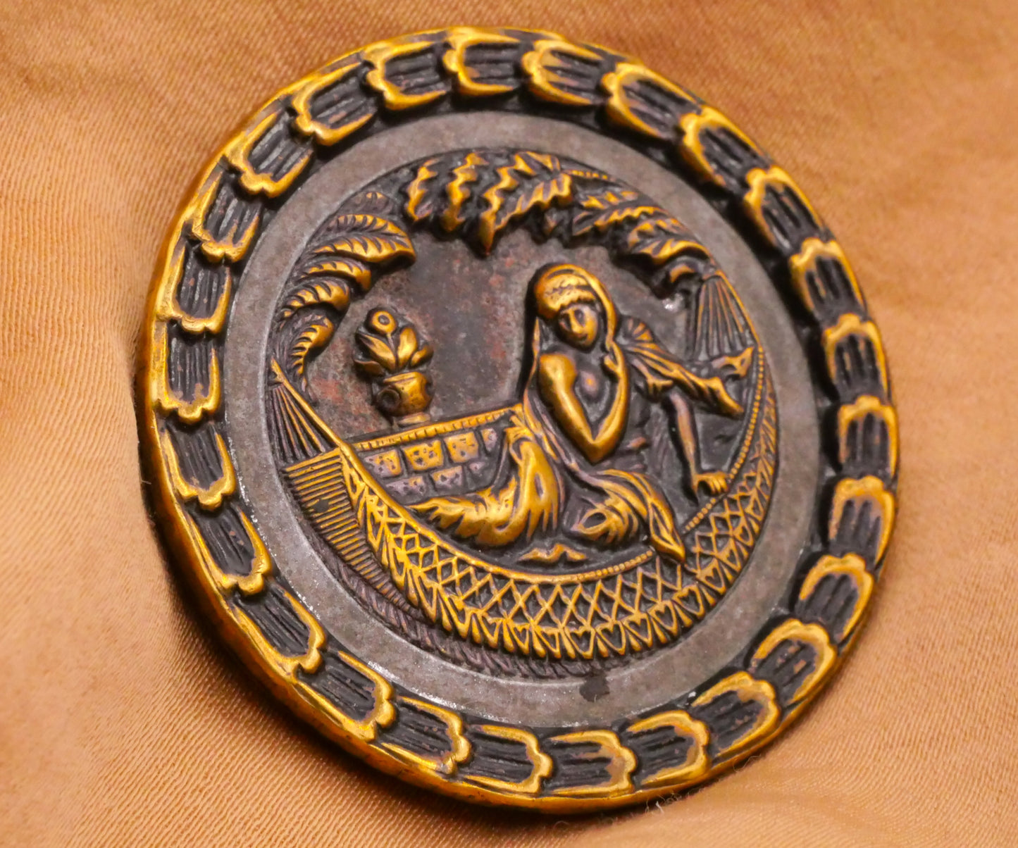 Hammock Vacation Ladies Victorian Picture Metal Button Various 16-37mm
