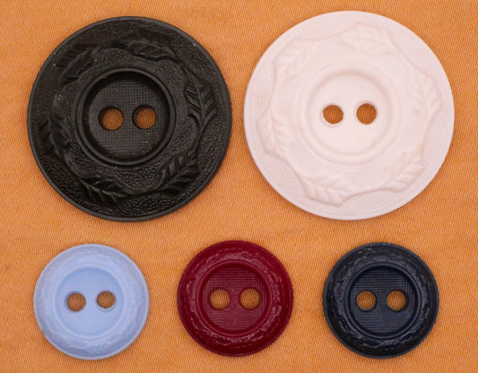 Leaf Wreath Housecoat Vintage Plastic Button Various 15-27mm