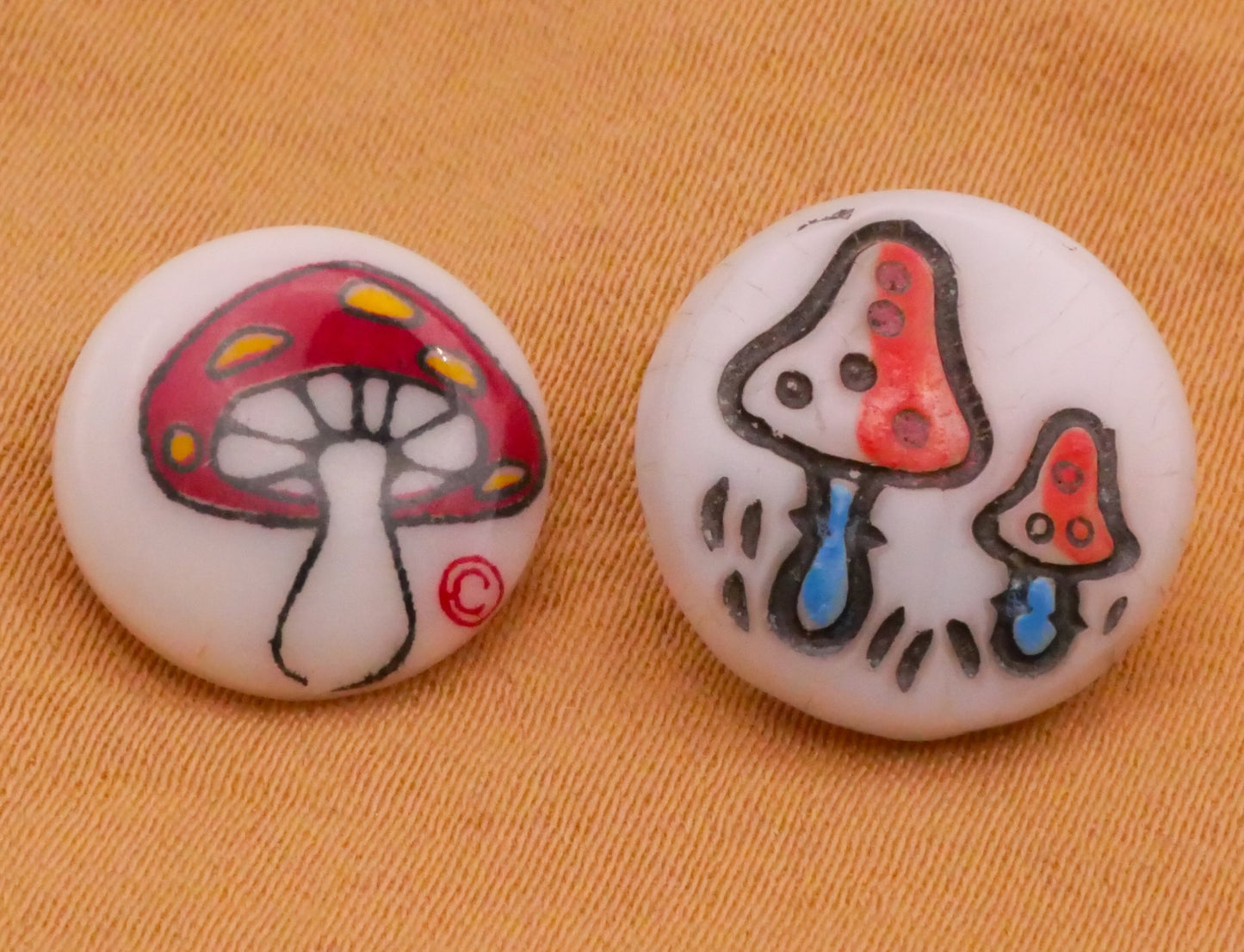 Mushroom Fungus Red Top Vintage Button Various 12-14mm