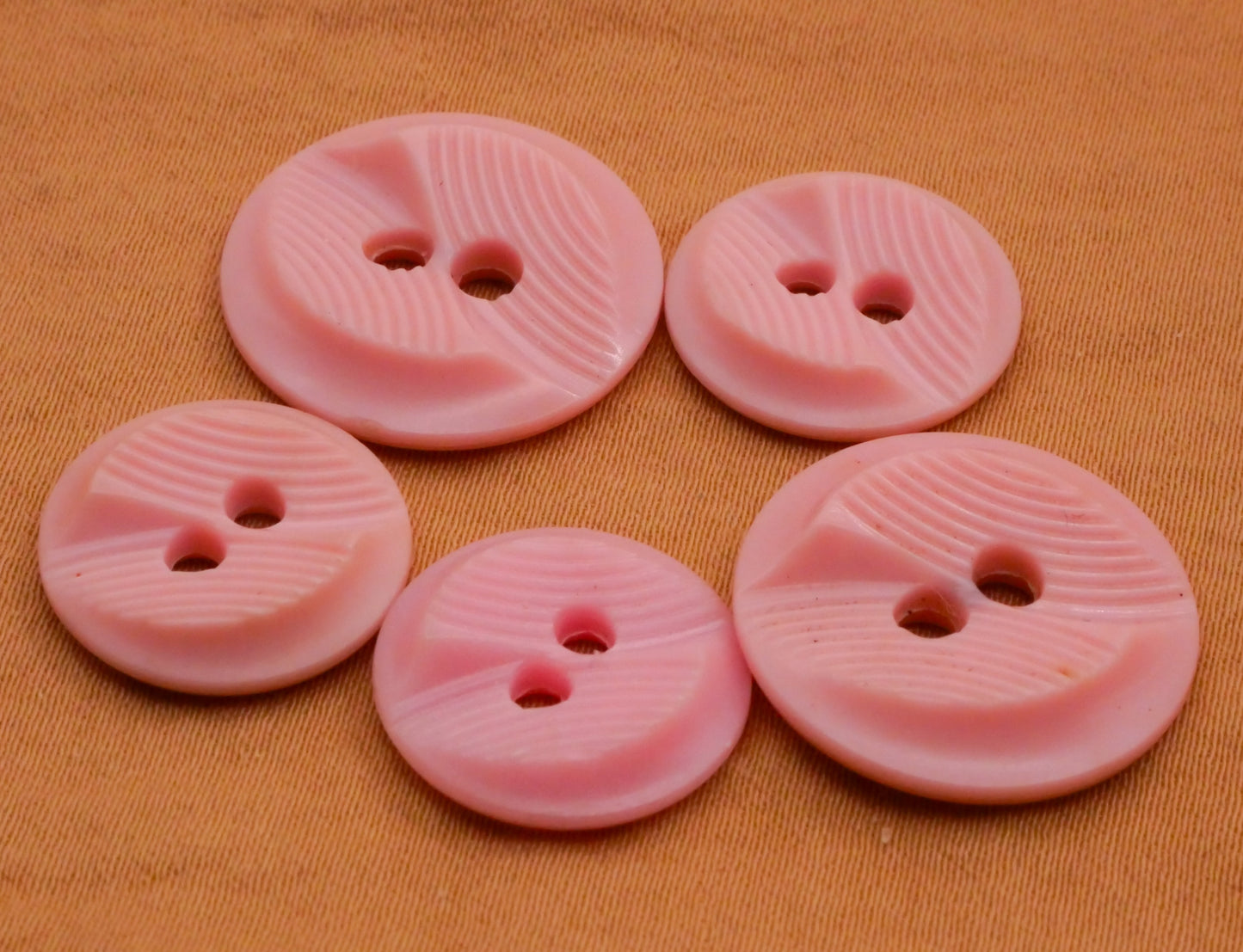 Pale Pink Vintage Housecoat Plastic Set of Buttons Various 15-22mm