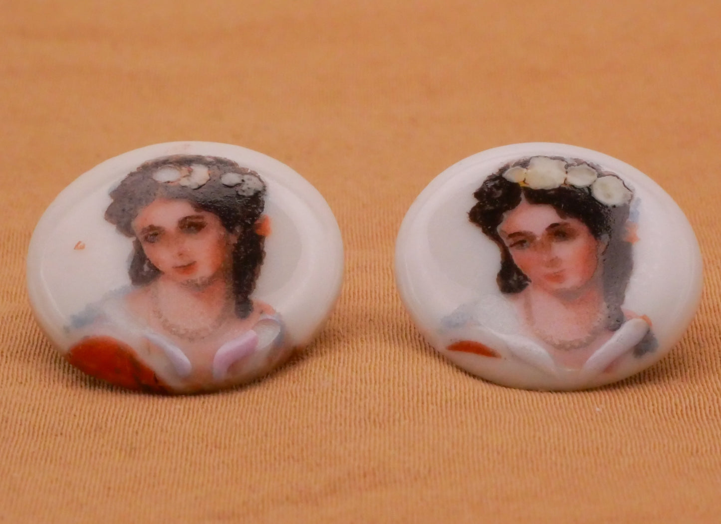 Portrait Brunette Lady Woman Ceramic Button Various 18-19mm