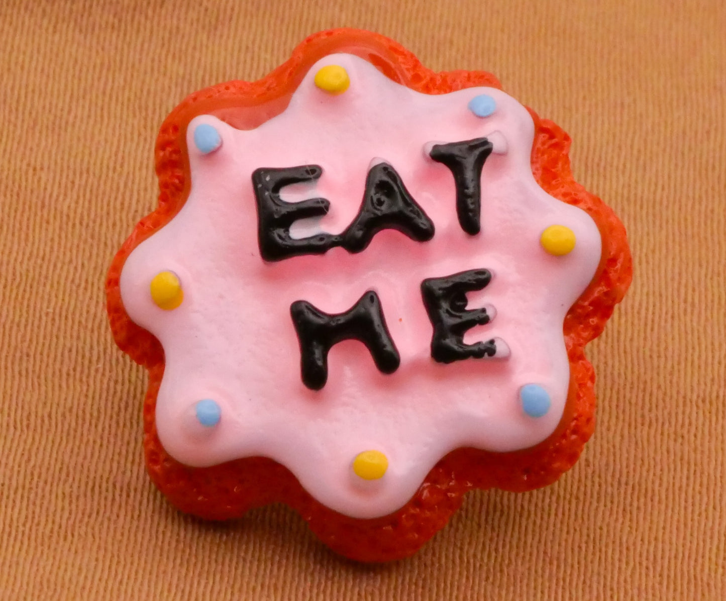 Eat Me Cookie Alice in Wonderland Verbal Plastic Button 21mm