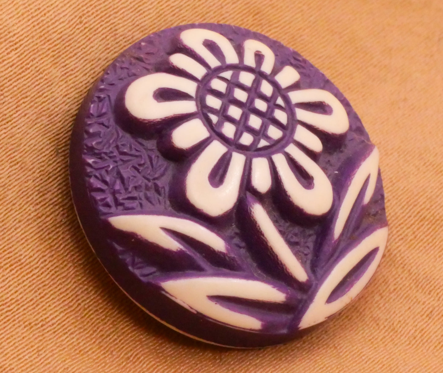 Flower Retro Purple Buffed Celluloid Early Plastic Button 22mm