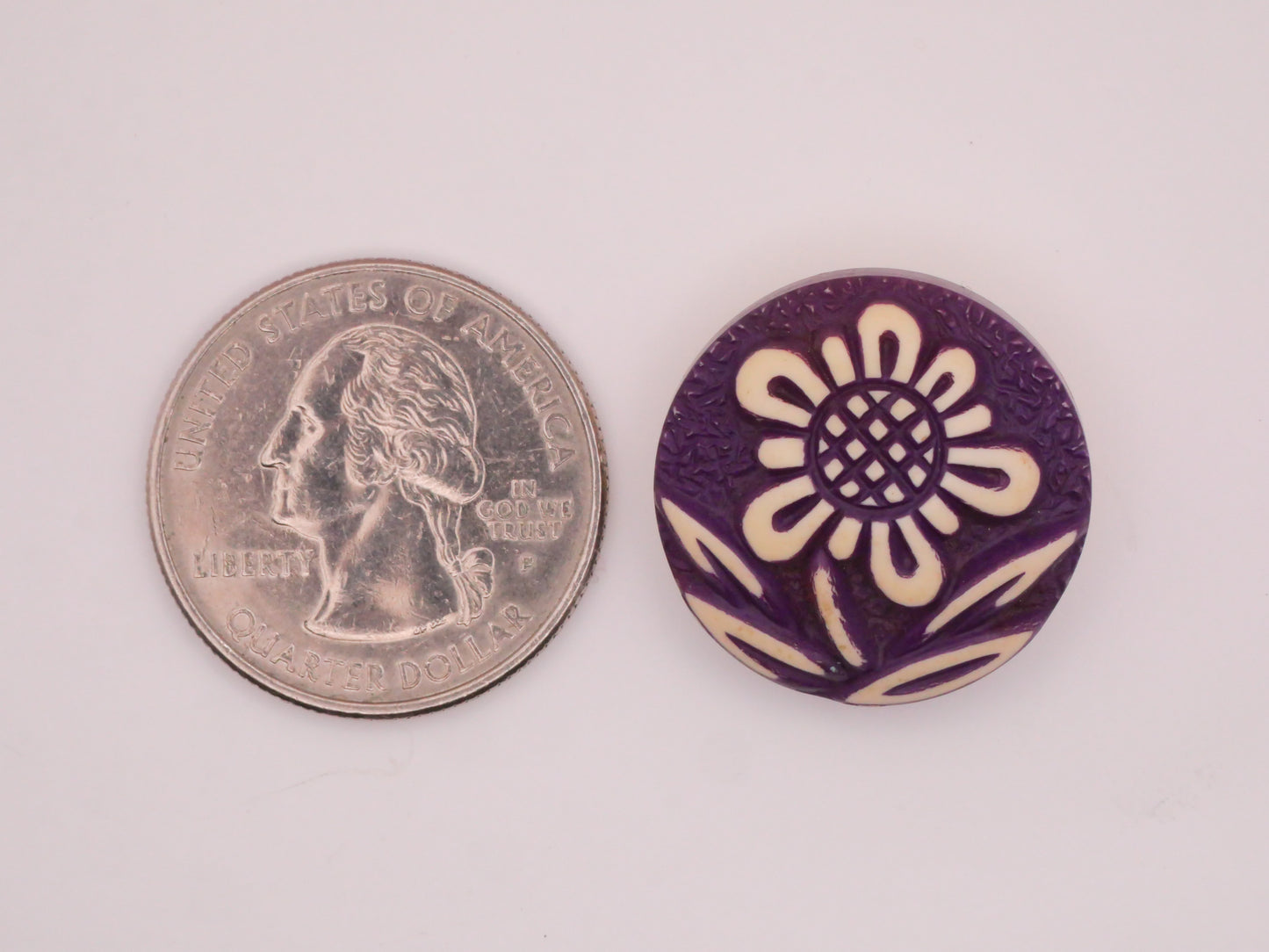 Flower Retro Purple Buffed Celluloid Early Plastic Button 22mm