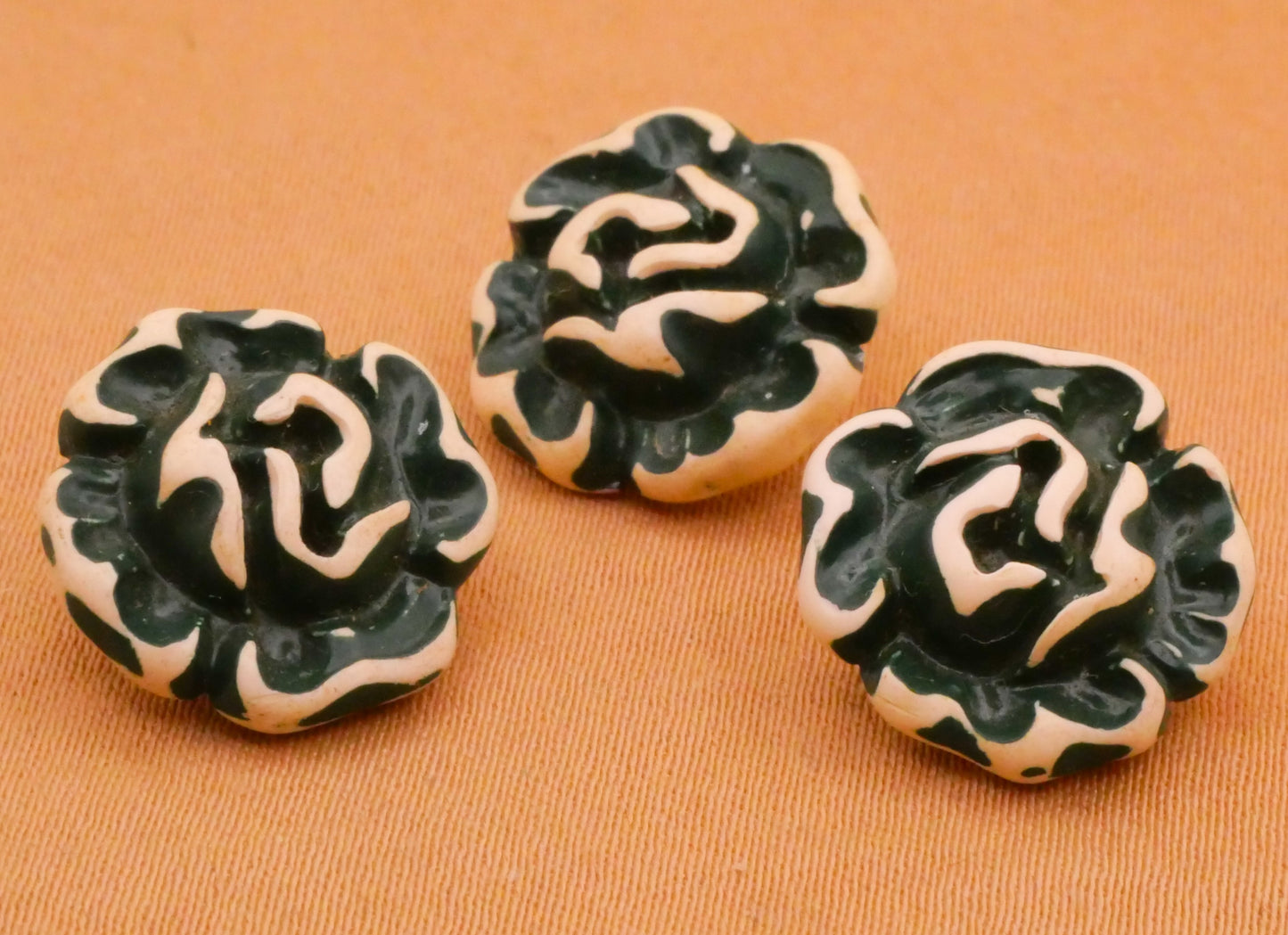 Flower Forest Green Buffed Look Vintage Plastic Button 15mm