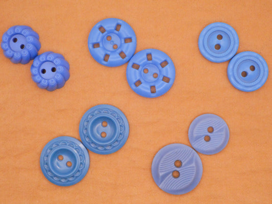 Colonial Blue Housecoat Vintage Plastic Pair of Buttons Various 15-19mm