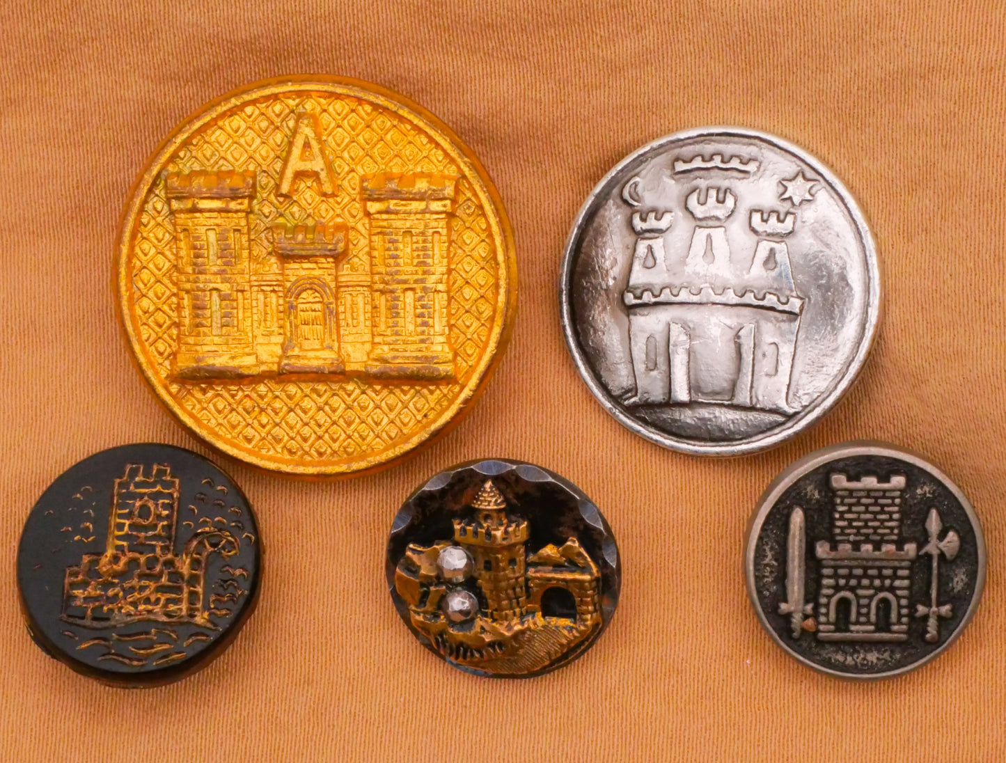 Castle Royalty Design Button Various 15-26mm