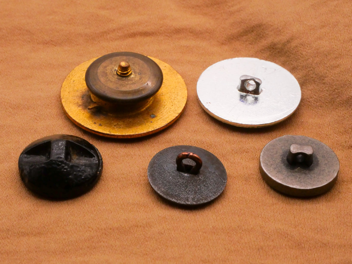 Castle Royalty Design Button Various 15-26mm