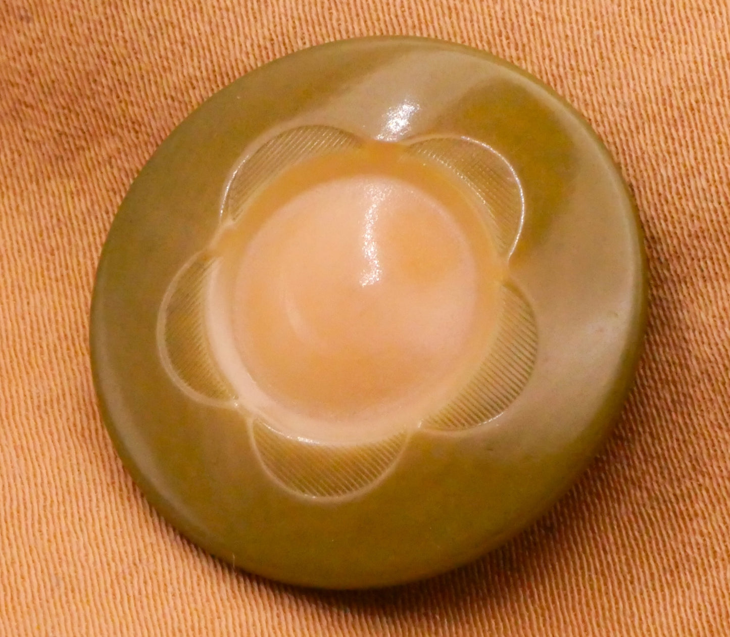 Flower Daisy Olive Green Vegetable Ivory Tagua Nut Vintage Button 23mm
