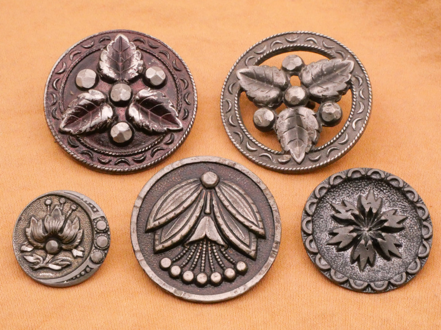 Foliage Leaf or Flower Pewter Look Heavy Metal Antique Button Various 17-28mm