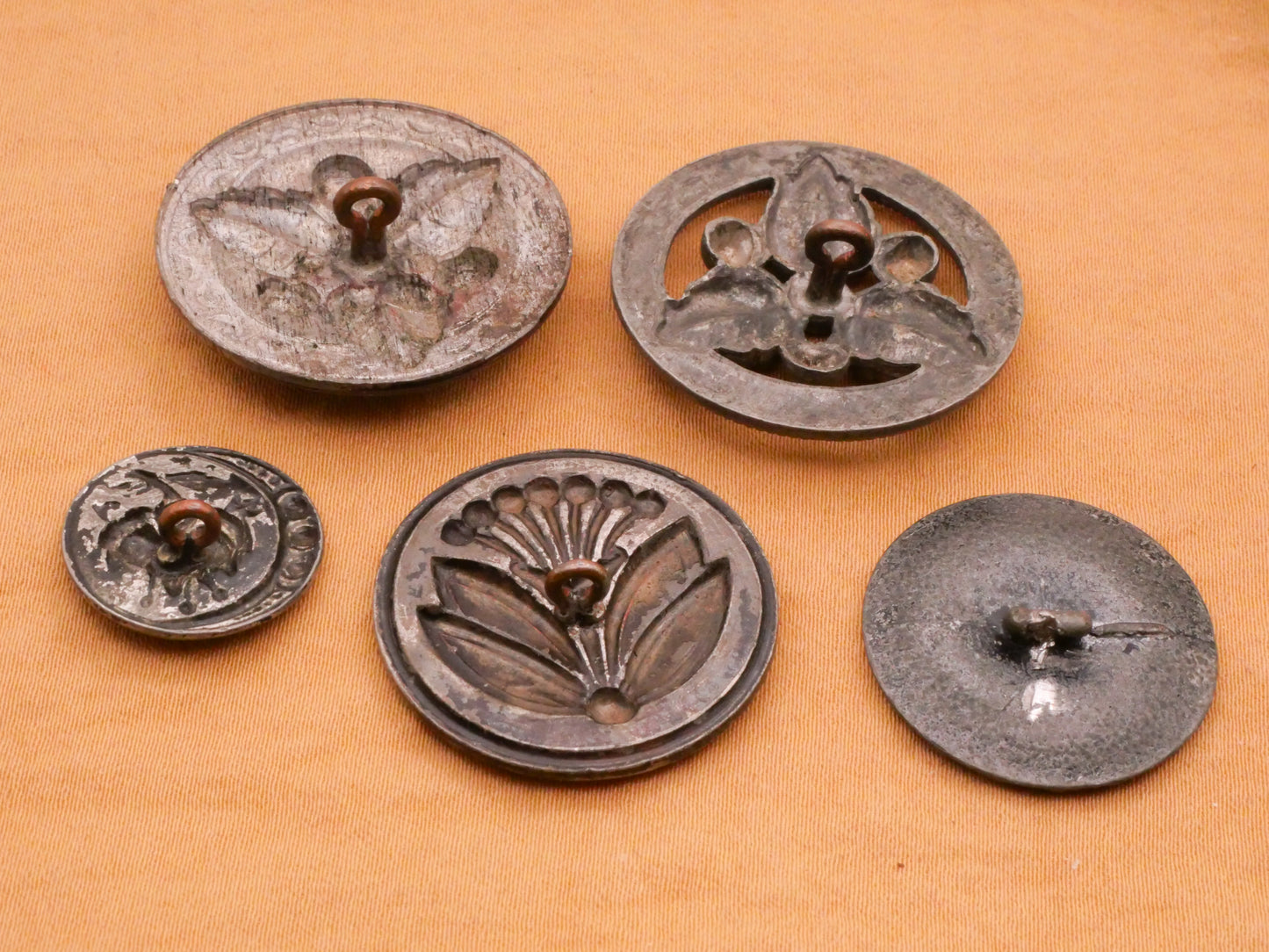 Foliage Leaf or Flower Pewter Look Heavy Metal Antique Button Various 17-28mm