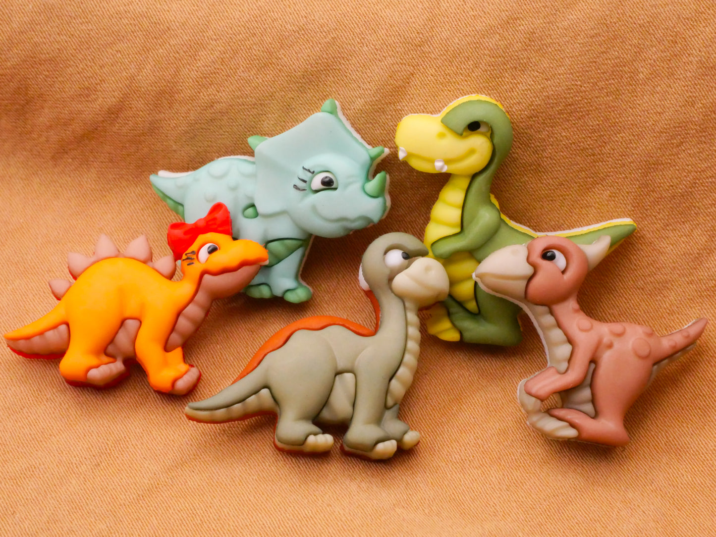 Dinosaur Dinos Snap-Together Plastic Set of Five Buttons 21-24mm
