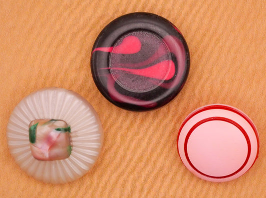 Vintage Plastic Pink Design Button Various 18-23mm