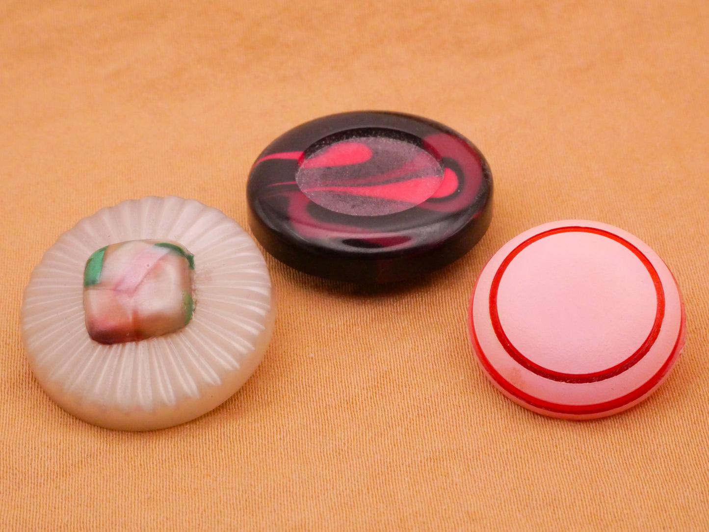 Vintage Plastic Pink Design Button Various 18-23mm