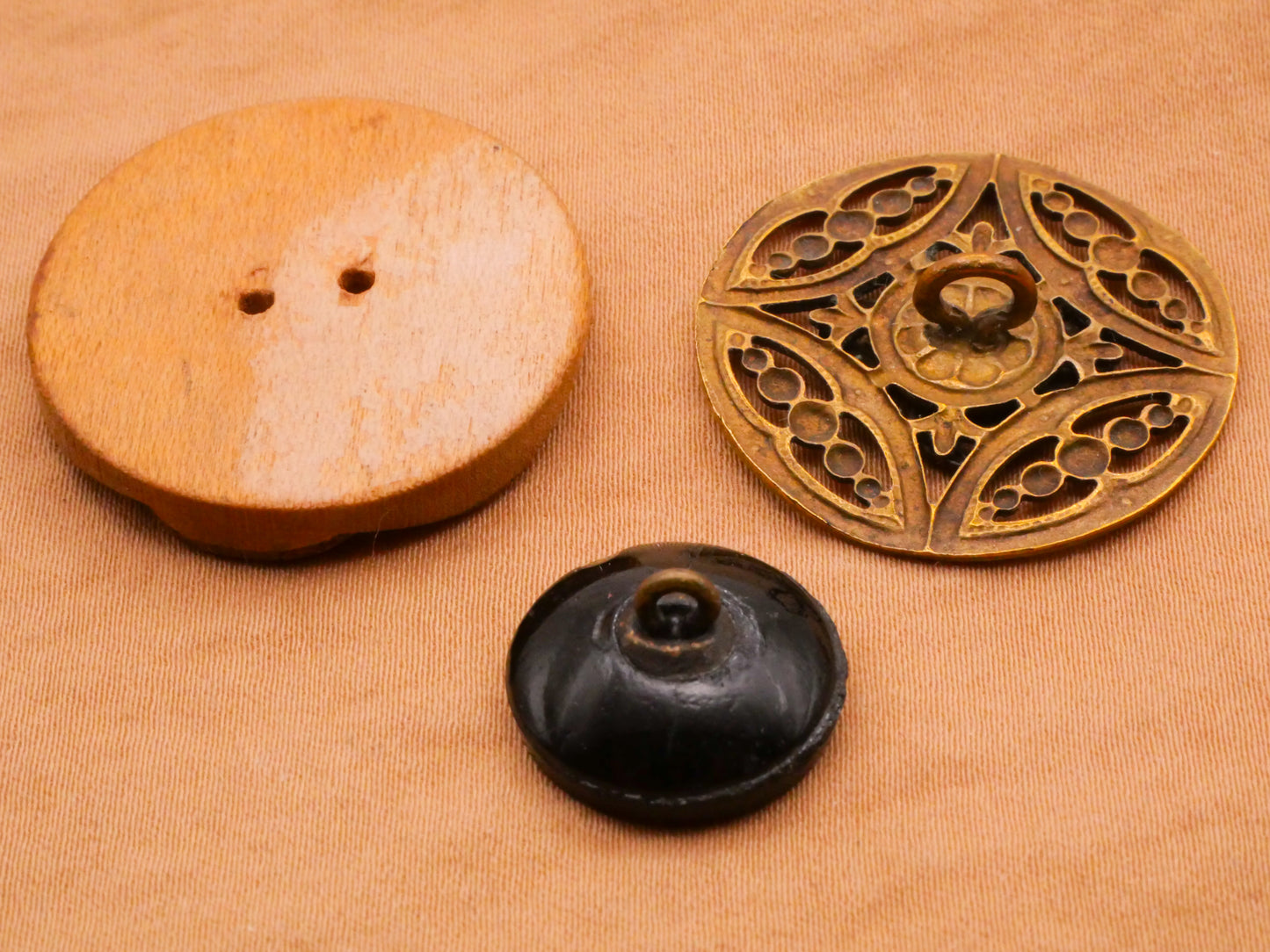 Club Clover Vintage Antique Button Various 16-29mm