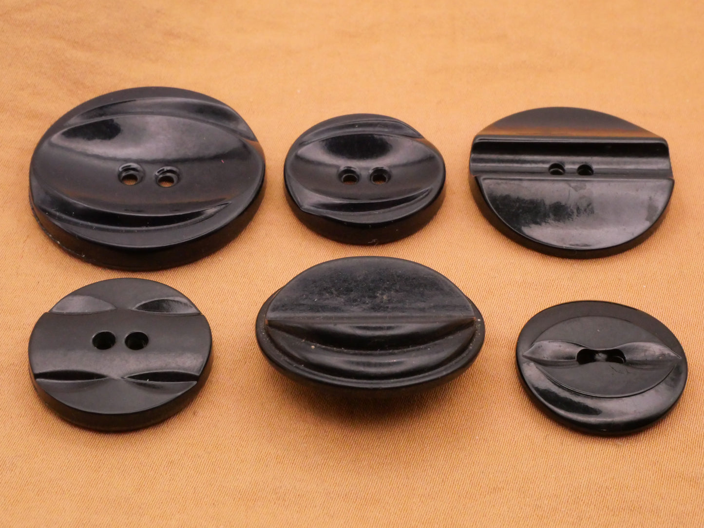 Sculptural Ridge Black Plastic Button Various 22-33mm