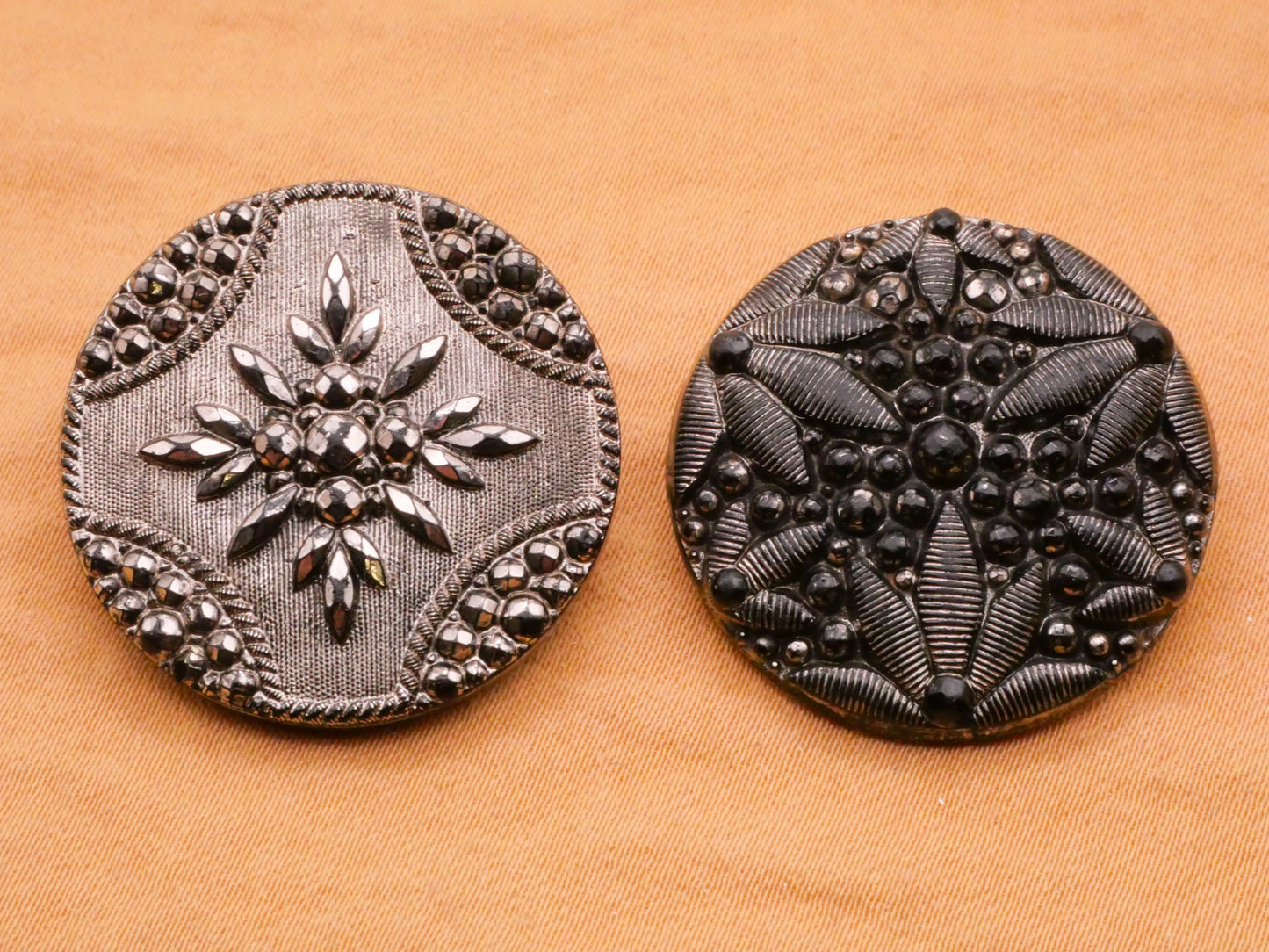 Leaf Design Luster Black Glass Antique Button Various 28mm