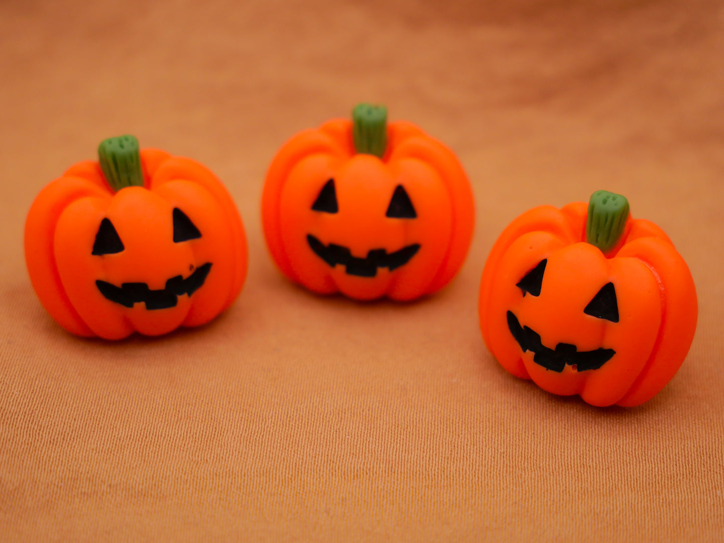 Jack-O-Lantern Pumpkin Plastic Set of Three Buttons 18x20mm