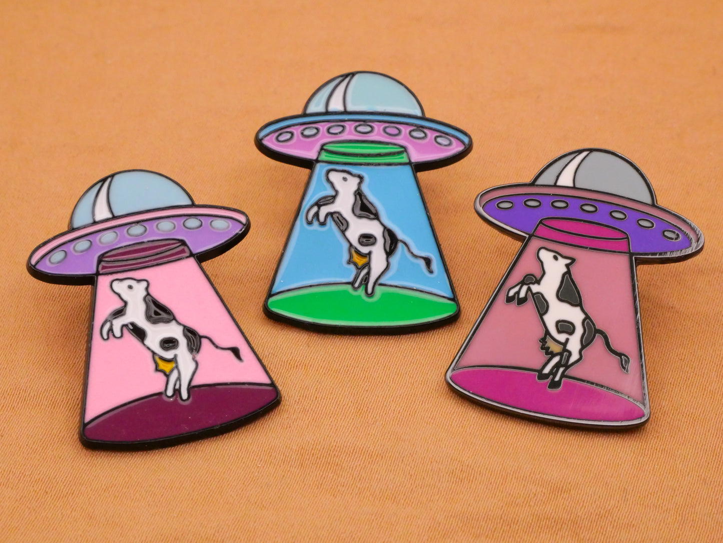 UFO Alien Abduction Cow Enamel Metal Button Various 23x30mm