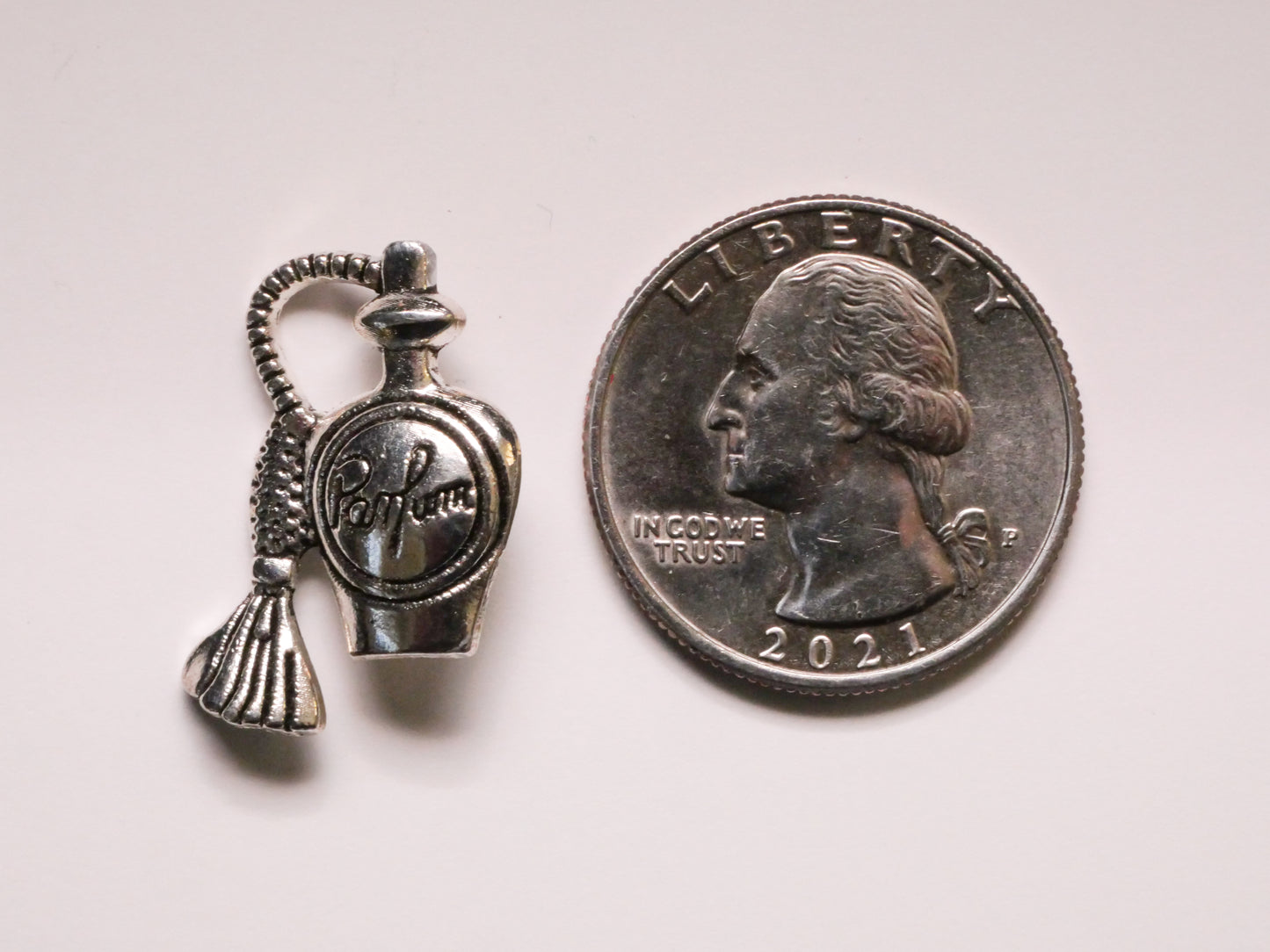Parfum Perfume Bottle Realistic Verbal Metal Button 18x23mm