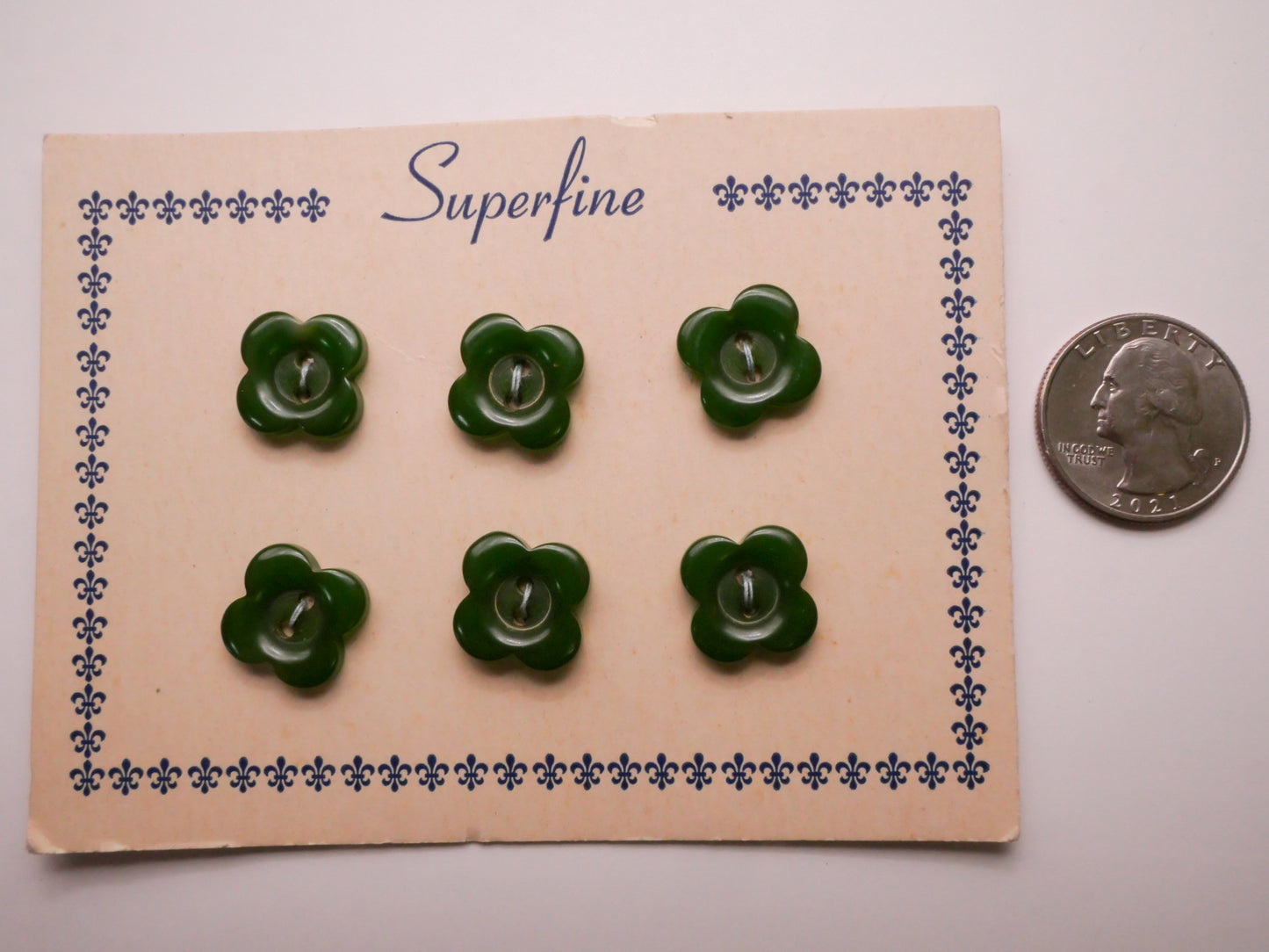 Clover Shamrock Four-Leaf Green Early Plastic Set of Six Carded Buttons 14mm