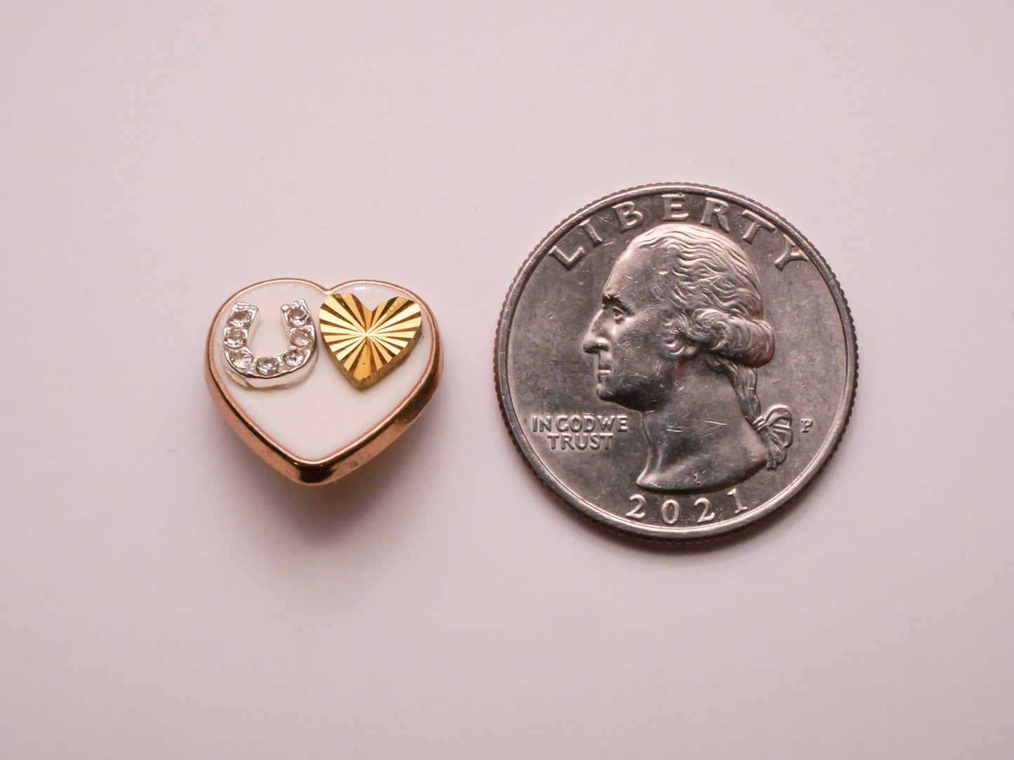 Lucky in Love Horseshoe Heart Enamel Metal Button 16mm