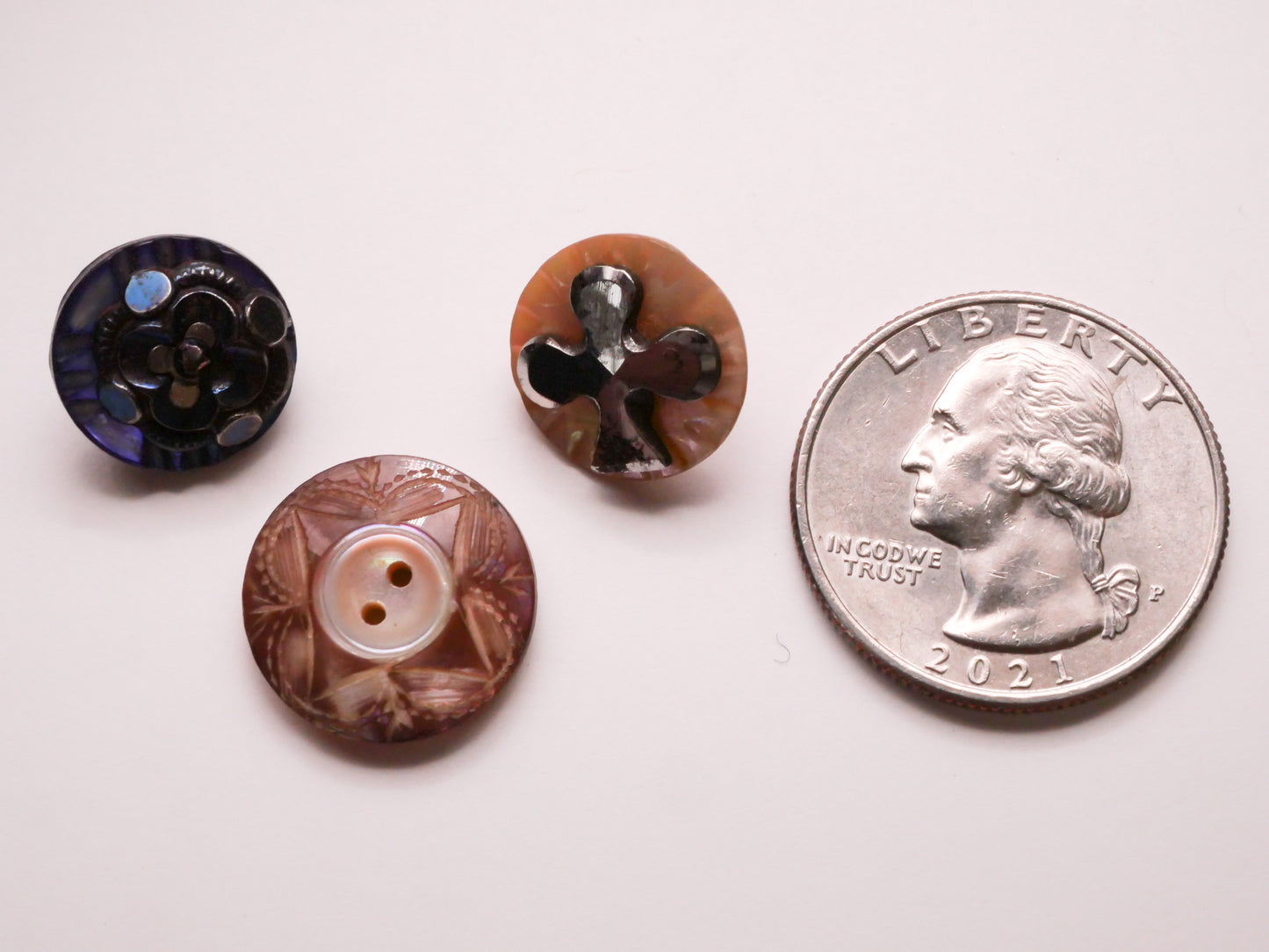 Clover Club Mother of Pearl Button Various 14-16mm