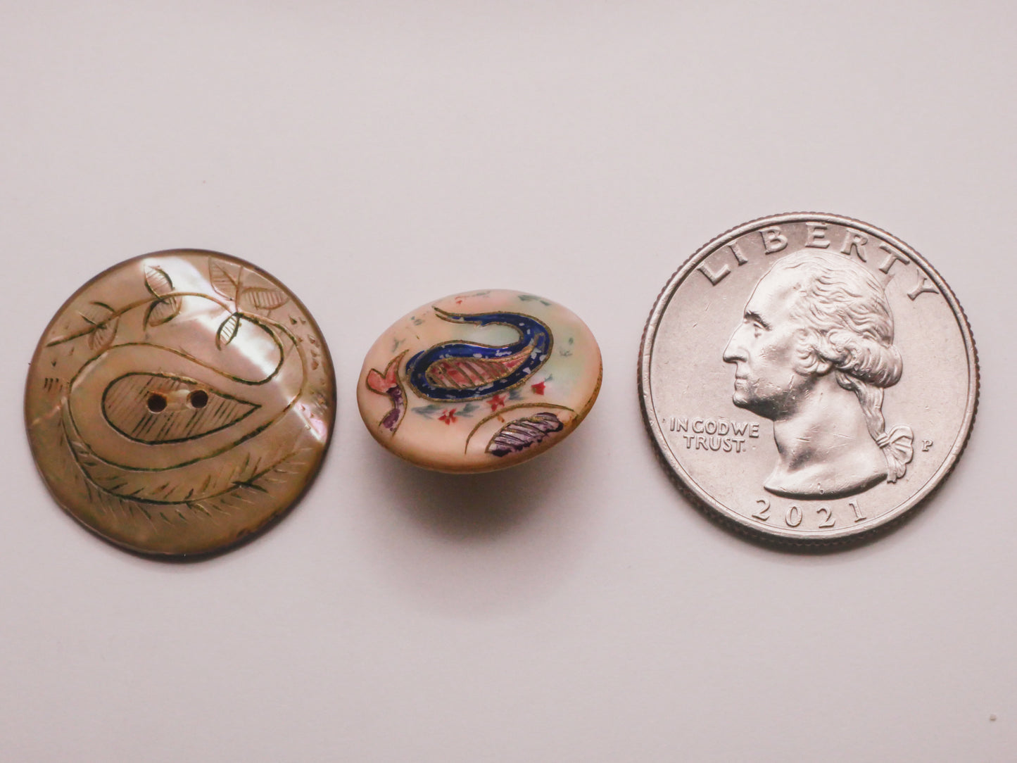 Paisley Leaf Design Etched Mother of Pearl Shell Button Various 17-23mm
