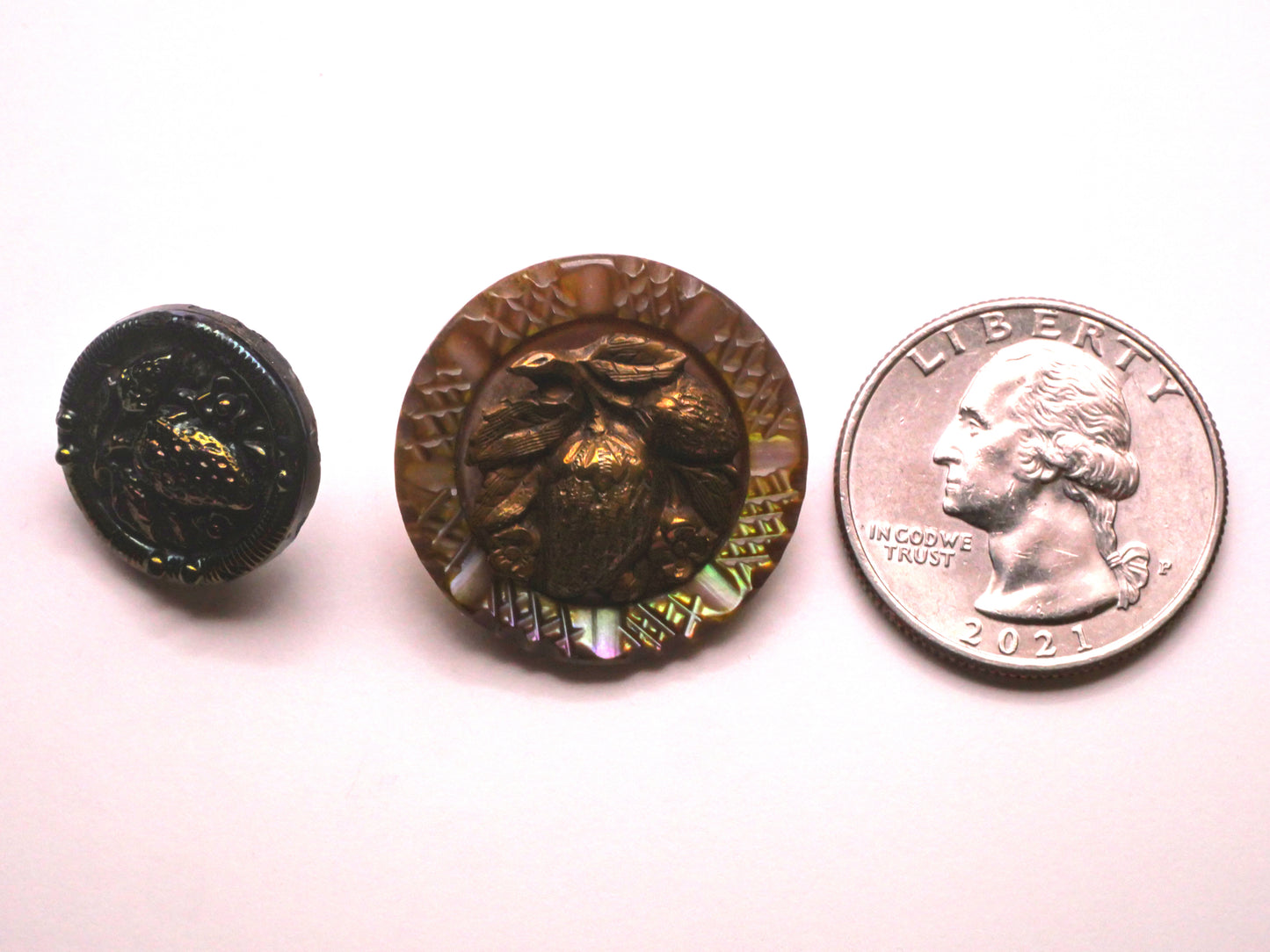 Strawberry Fruit Glass or Mother of Pearl Button Various 17-25mm