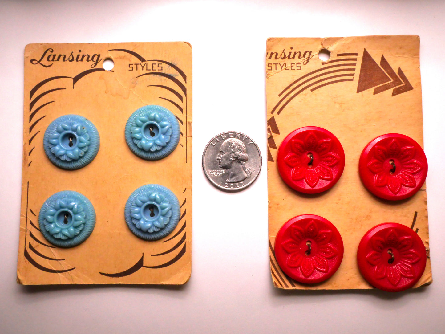 Flower Floral Design Housecoat Plastic Carded Set of Four Buttons Various 22-27mm