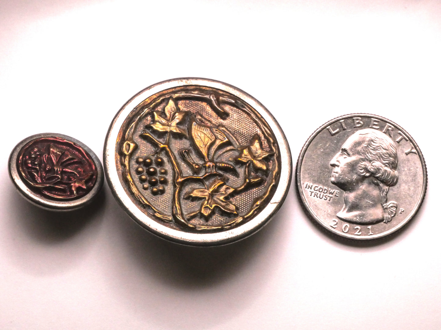 Butterfly Branch Leaves Victorian Picture Button Various 18-35mm