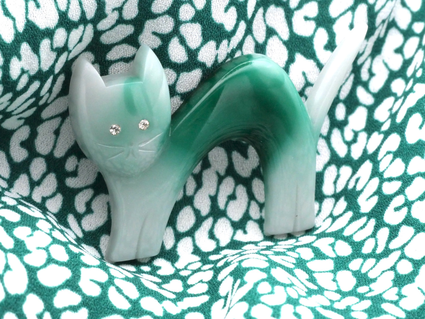 Two-Tone Vintage Cat Button with Rhinestone Eyes 35x54mm
