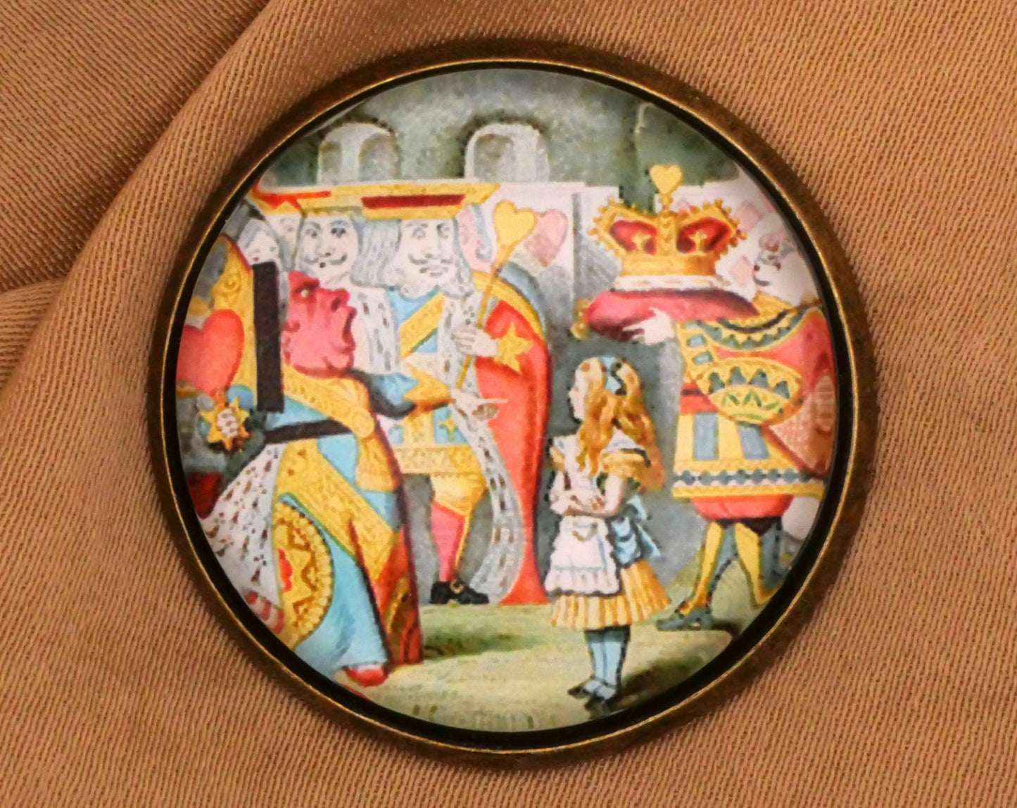 Queen of Hearts Alice In Wonderland Glass Dome Button 28mm